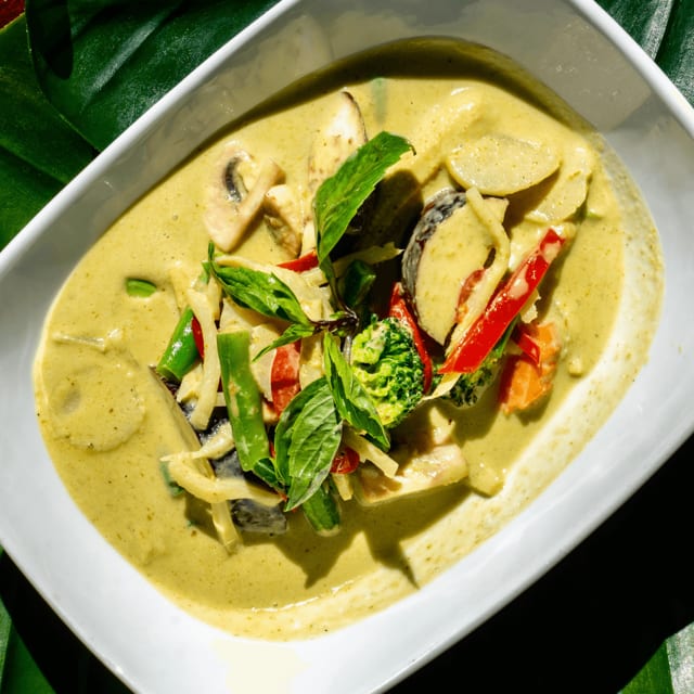 L Green Curry.