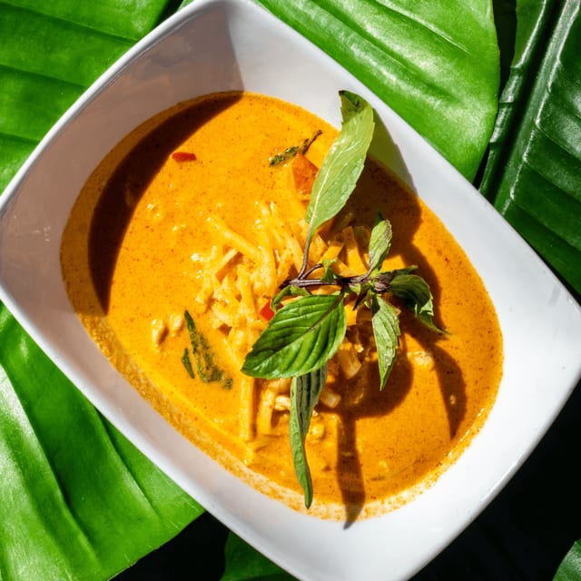 L Red Curry.